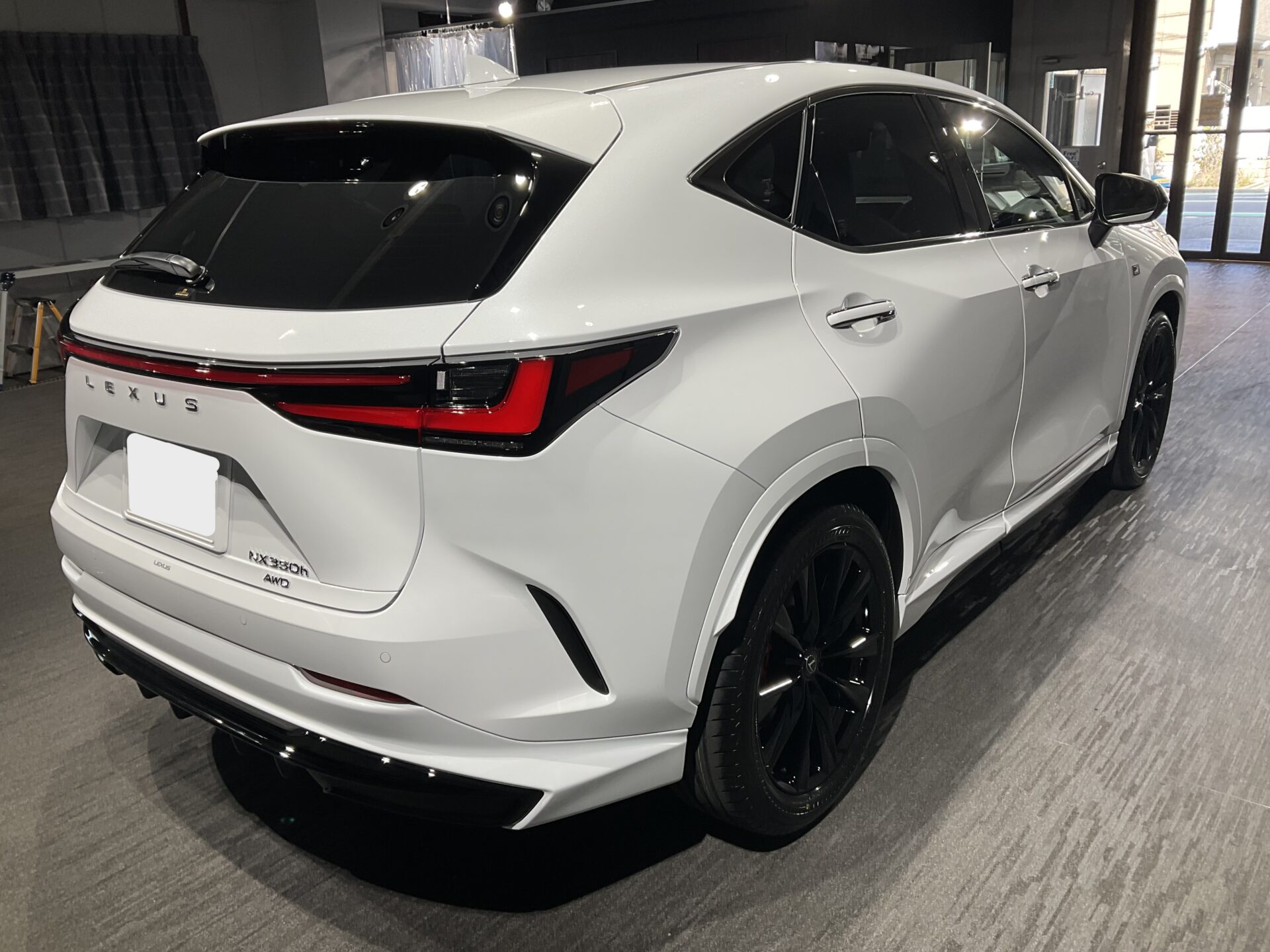 LEXUS　NX