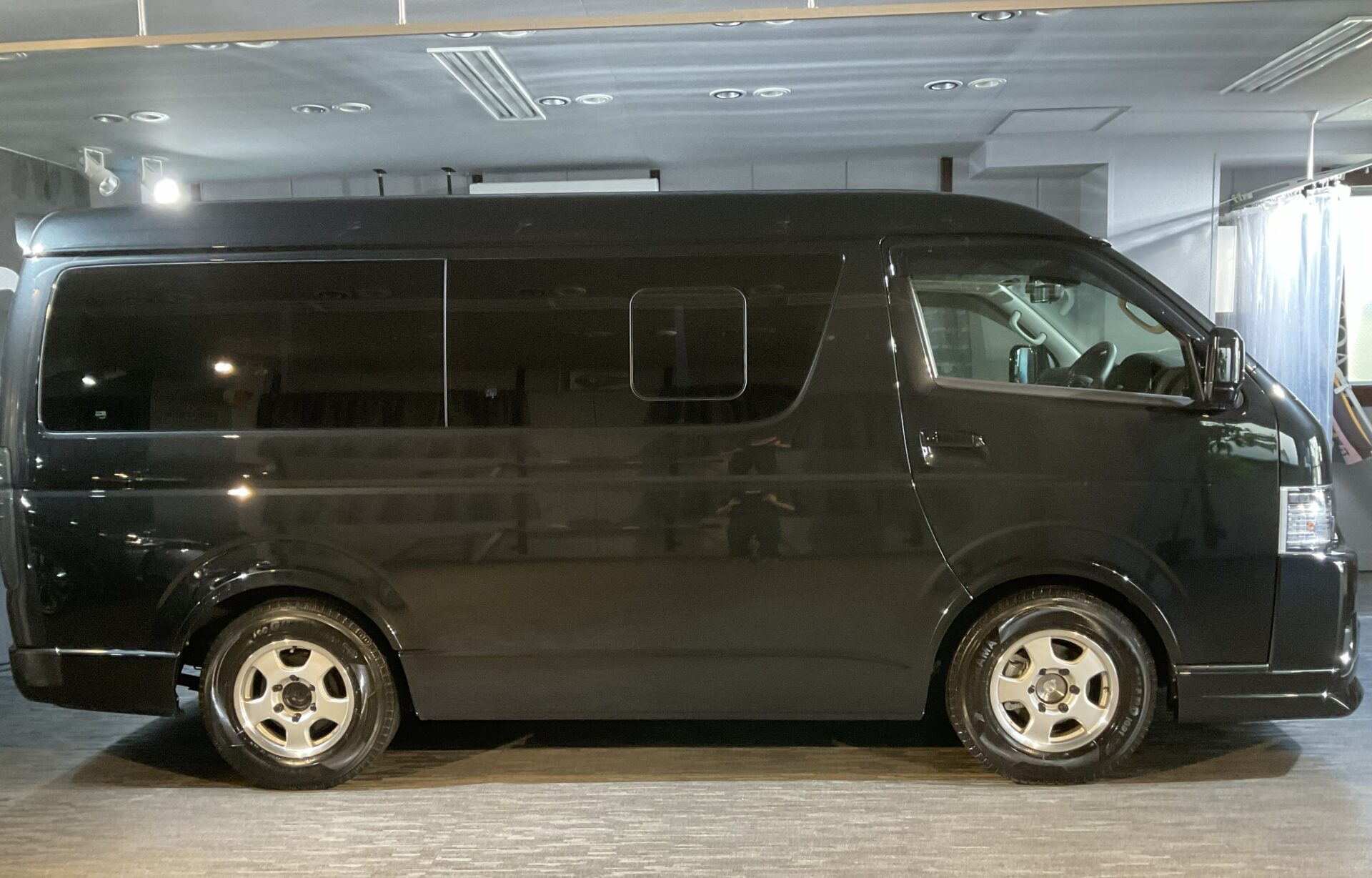 TOYOTA　HIACE　widebodｙ