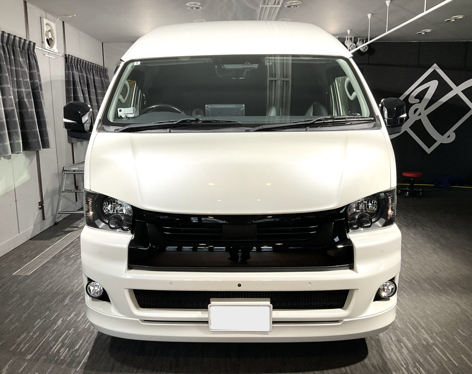 TOYOTA　HIACE