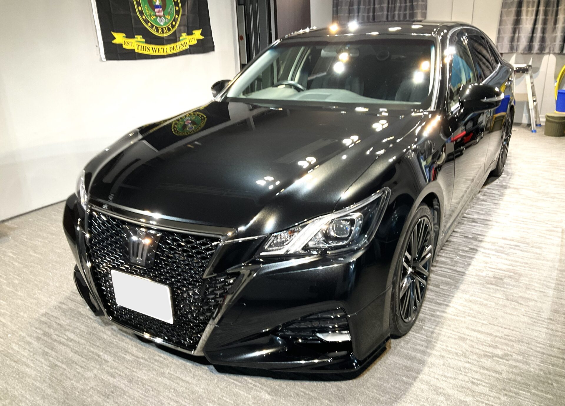 TOYOTA　CROWN